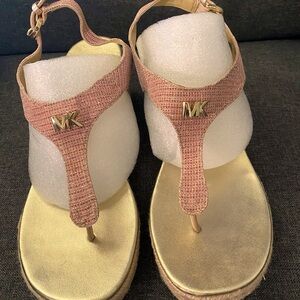 Michael Kors Thong Sandal 🌺
